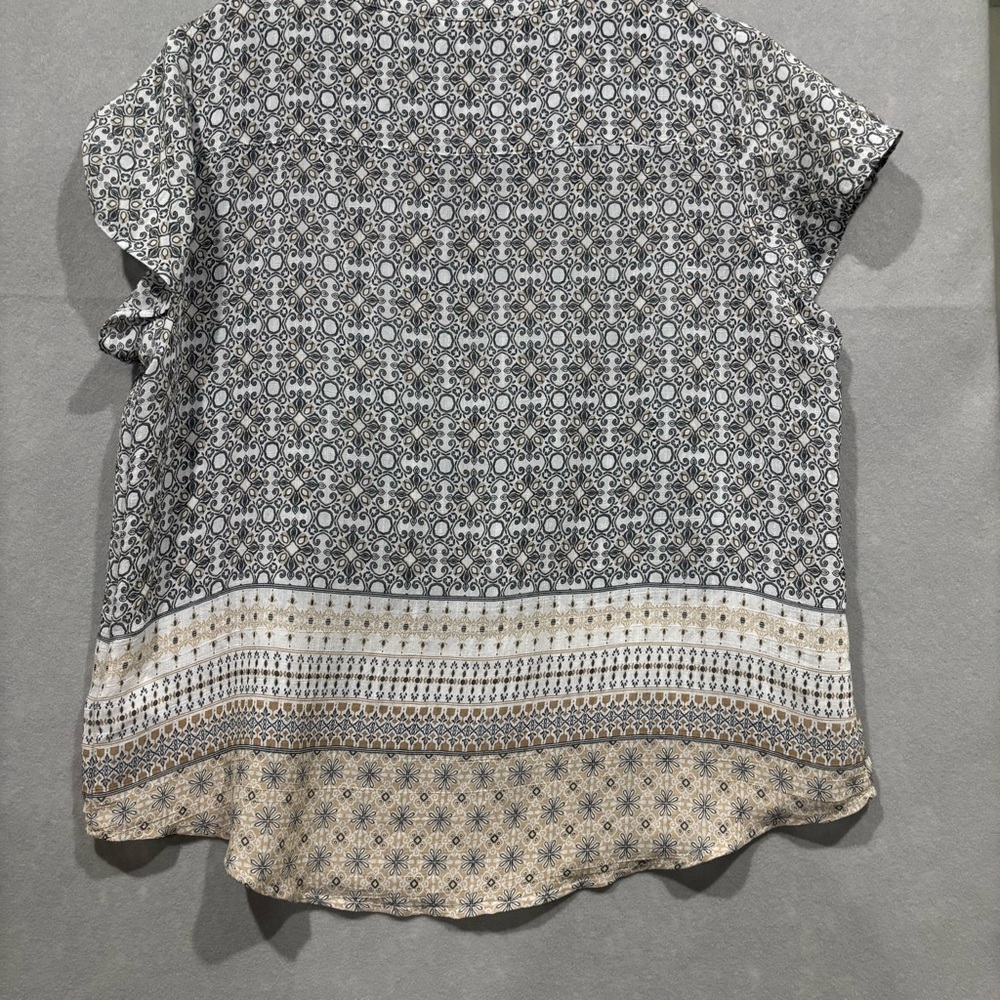 Liz Claiborne Black and White Short Sleeve Tie Front Blouse - Picture 2 of 9
